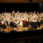 130 Musiker:innen auf der Bühne, WESTWINDS und SBOK gemeinsam