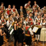 130 Musiker:innen auf der Bühne, WESTWINDS und SBOK gemeinsam