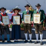 Mit der goldenen Verdienstmedaille für 40-jährige Mitgliedschaft wurden ausgezeichnet (v.l.n.r.): Markus Oberdanner (Flaurling), Gabriela Hallbrucker (Zirl), Martin Hollaus (Pettnau), Ing. Thomas Krug (Pettnau); Georg Spielmann (Mieming) wurde am Nachmittag im Rahmen des Kurzkonzertes geehrt; Hansjörg Ennemoser, Markus Ettlinger, Irene Oberguggenberger (alle Obsteig) waren nicht anwesend