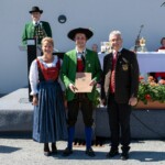 Das Tiroler Dirigentenabzeichen in Silber wurde an Stefan Heiß (Telfs) überreicht, der den 6-semestrigen Lehrgang für Blasorchesterleitung am Tiroler Landeskonservatorium am 2.Juni erfolgreich abgeschlossen hat.