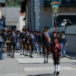 Trachtenkapelle Heiligenblut mit der Schützenkompanie Zirl und den Fahnenabordnungen der Pfadfinder und Feuerwehr