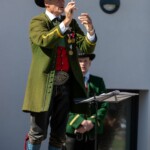 Bezirkskapellmeister Alois Kranebitter und sein Stv. Stefan Haselwanter dirigierten das Gesamtspiel von fast 500 Musikantinnen und Musikanten.