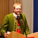 Moderator Daniel Mair, der die Marktmusikkapelle Telfs vorgestellt hat