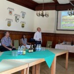 Die Reiseteilnehmer lauschten den Worten des Bürgermeisters. Elzach hat 5 Musikvereine.