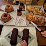 Kaffee und Kuchen beim Museumsbesuch